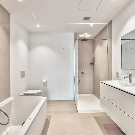 Infinity 0-2 Luxe Partial Sea View 2b