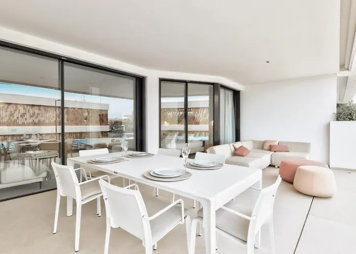 Infinity 0-2 Luxe Partial Sea View 2b 아로나